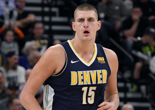  约基奇达成赛季场均三双，掘金稳居西部榜首  