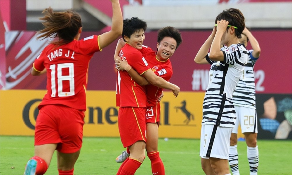  都灵锋线双星闪耀，合力摧毁对手防线  