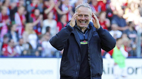  弗赖堡主教练施特赖希收获执教三百胜殊荣  