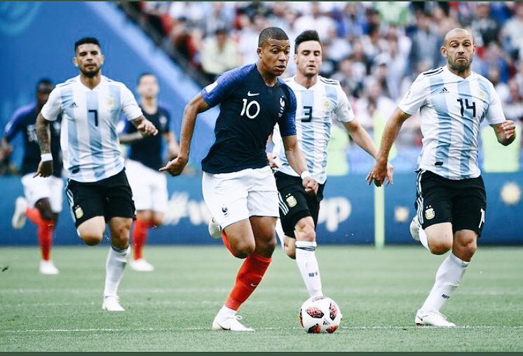  热刺青春风暴席卷埃弗顿，19岁小将独造三球  